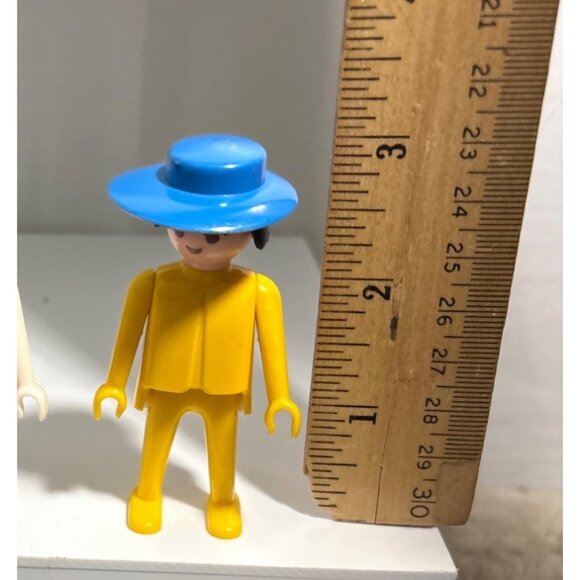 Vintage Playmobil Figures Set Of 3 Grandma Woman Blue Hat Geobra Blue Yellow Red - Picture 6 of 9
